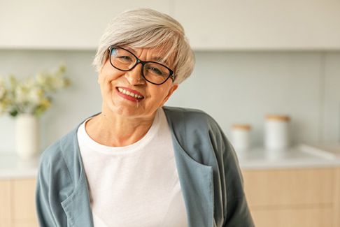 Lady is fitted with veneers